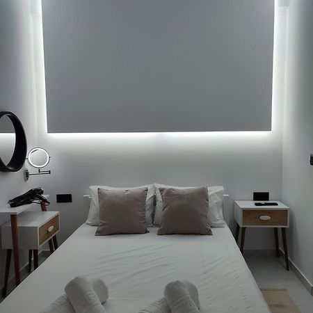 Alexander Luxury Apartments & Studios Metamórfoszi Szoba fotó