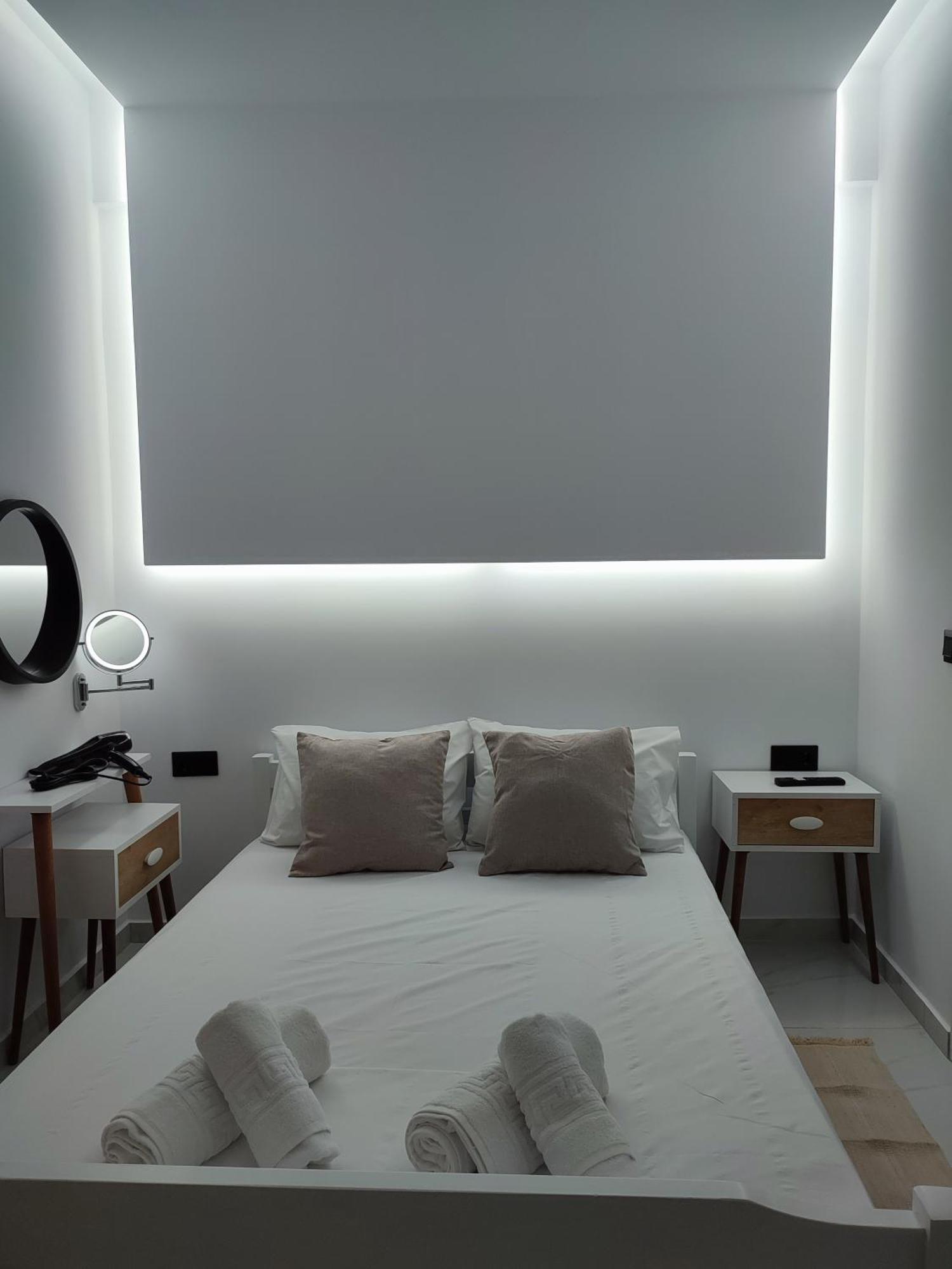 Alexander Luxury Apartments & Studios Metamórfoszi Szoba fotó